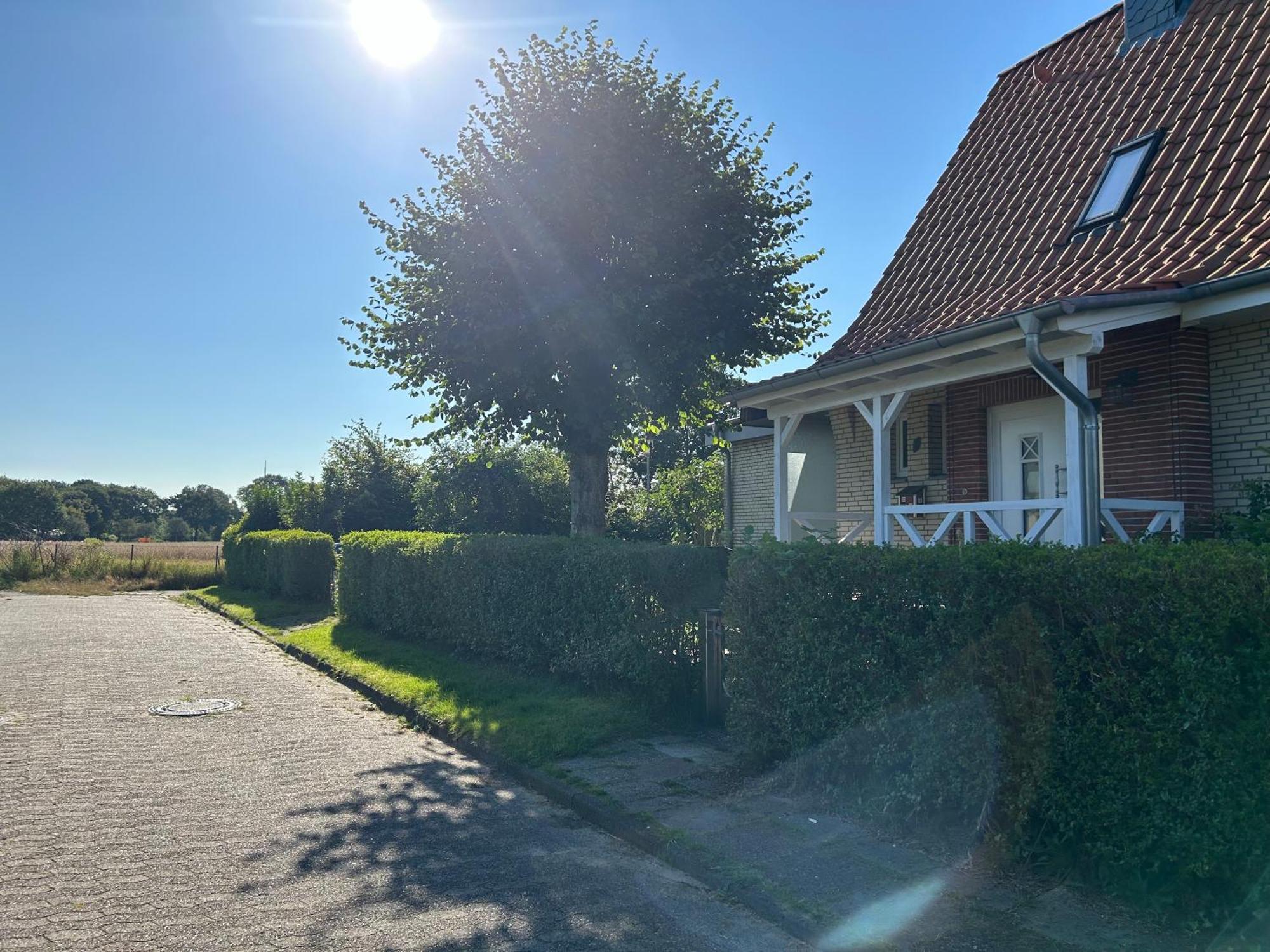 Liten Lind - Ferienwohnung In Sahlenburg クックスハーフェン エクステリア 写真